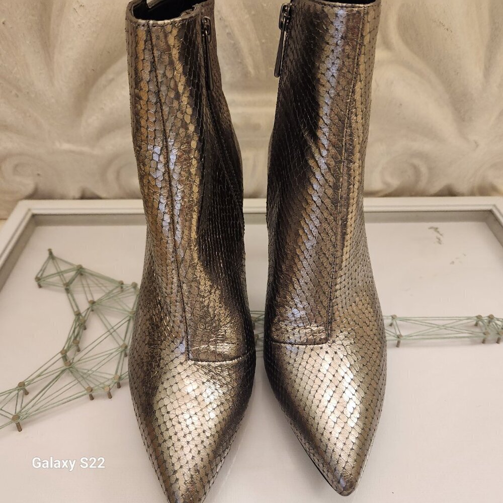 Michael Kors Dorothy Flex Booties. Metallic Silver. NIB. Size 6 - Picture 6 of 11